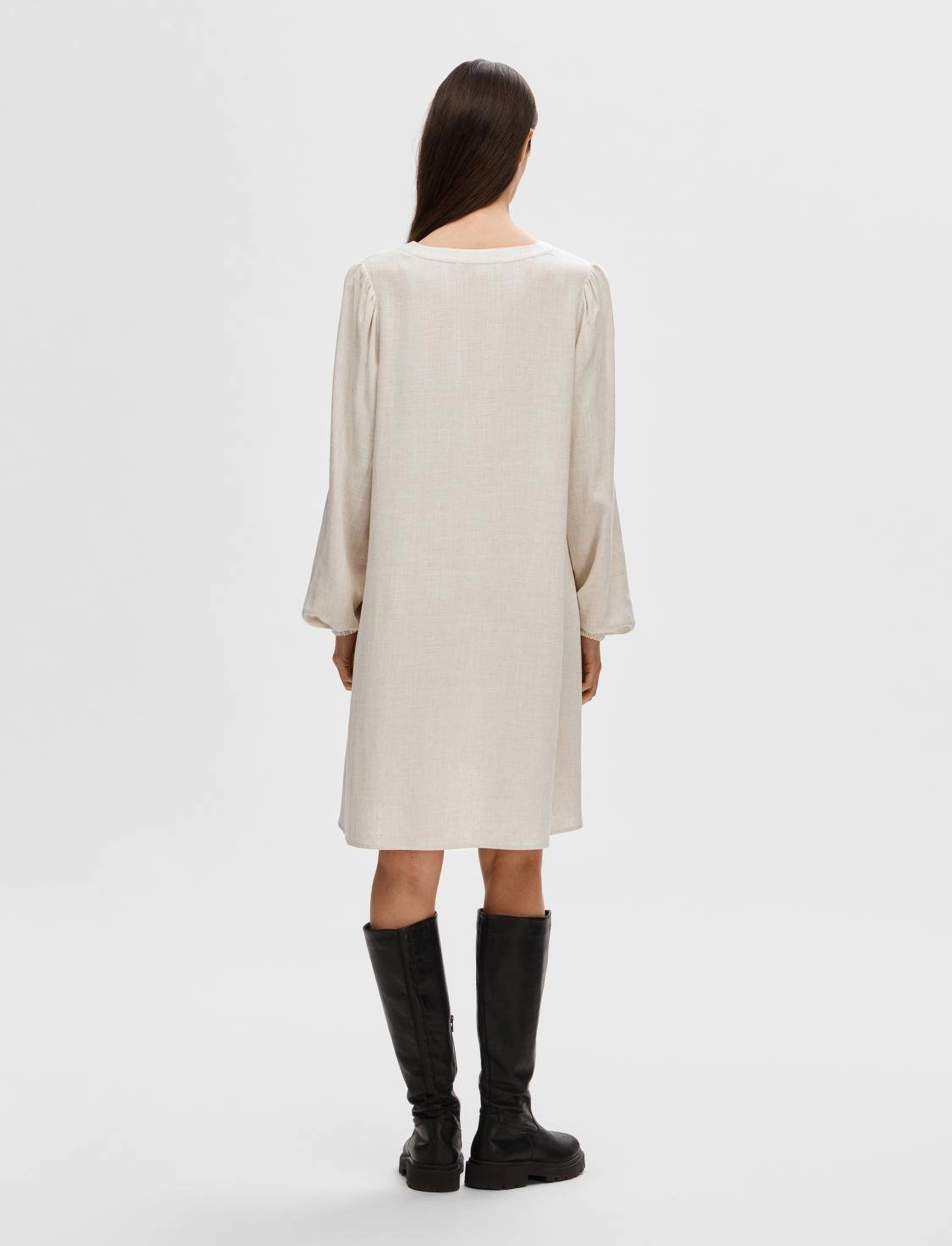 Selected - SLFVIVA LS SHORT V-NECK DRESS NOOS - korte kjoler - sandshell - 2