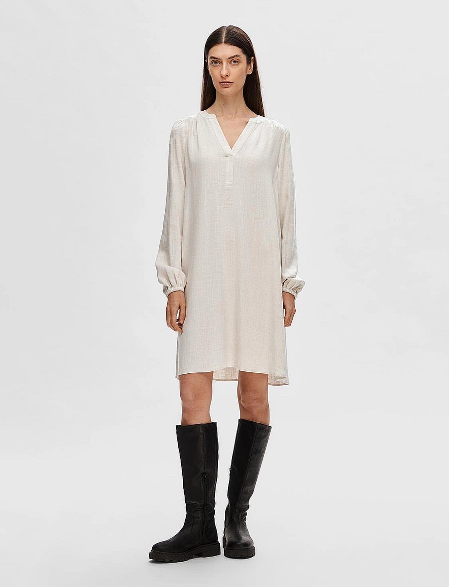Selected - SLFVIVA LS SHORT V-NECK DRESS NOOS - korte kjoler - sandshell - 3
