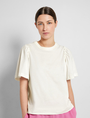 Selected Femme - SLFPENELOPE 2/4 RUFFLE TEE - t-shirts - snow white - 4