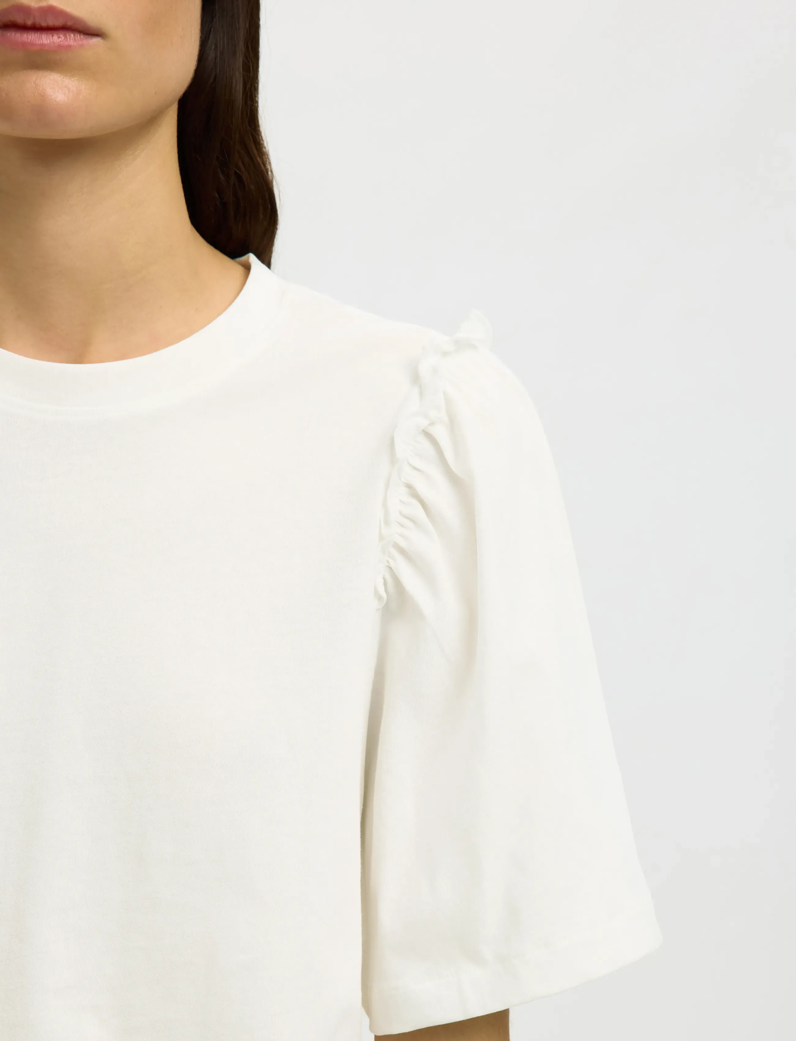 Selected - SLWPENELOPE 2/4 RUFFLE TEE NOOS - stuttermarbolir - snow white - 4