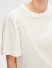 Selected Femme - SLFPENELOPE 2/4 RUFFLE TEE - t-shirts - snow white - 5