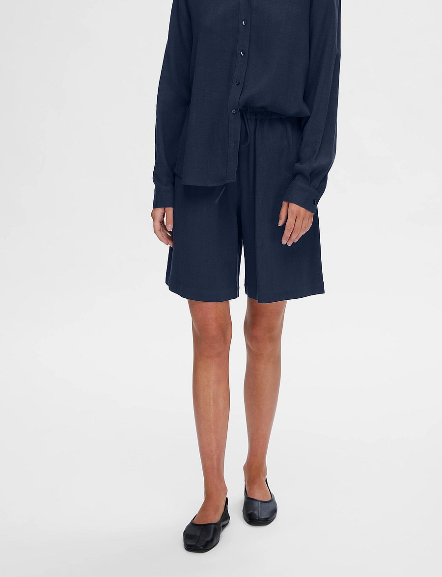 Selected - SLFVIVA MW SUN SHORTS NOOS - bermudashorts - dark sapphire - 0