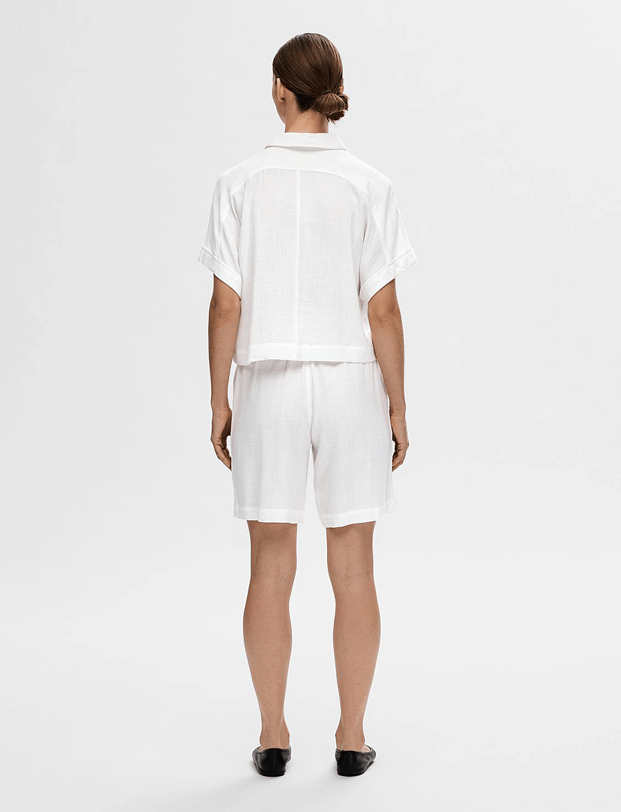 Selected - SLFVIVA MW SUN SHORTS NOOS - bermudashorts - snow white - 2