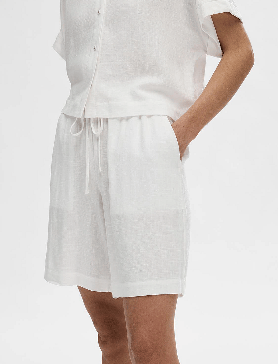 Selected - SLFVIVA MW SUN SHORTS NOOS - bermudashorts - snow white - 3