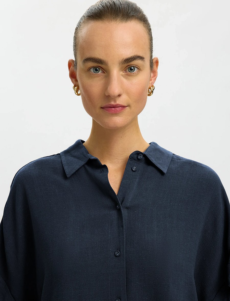 Selected - SLWVIVA SS CROPPED SUN SHIRT NOOS - kurzärmlige hemden - dark sapphire - 4