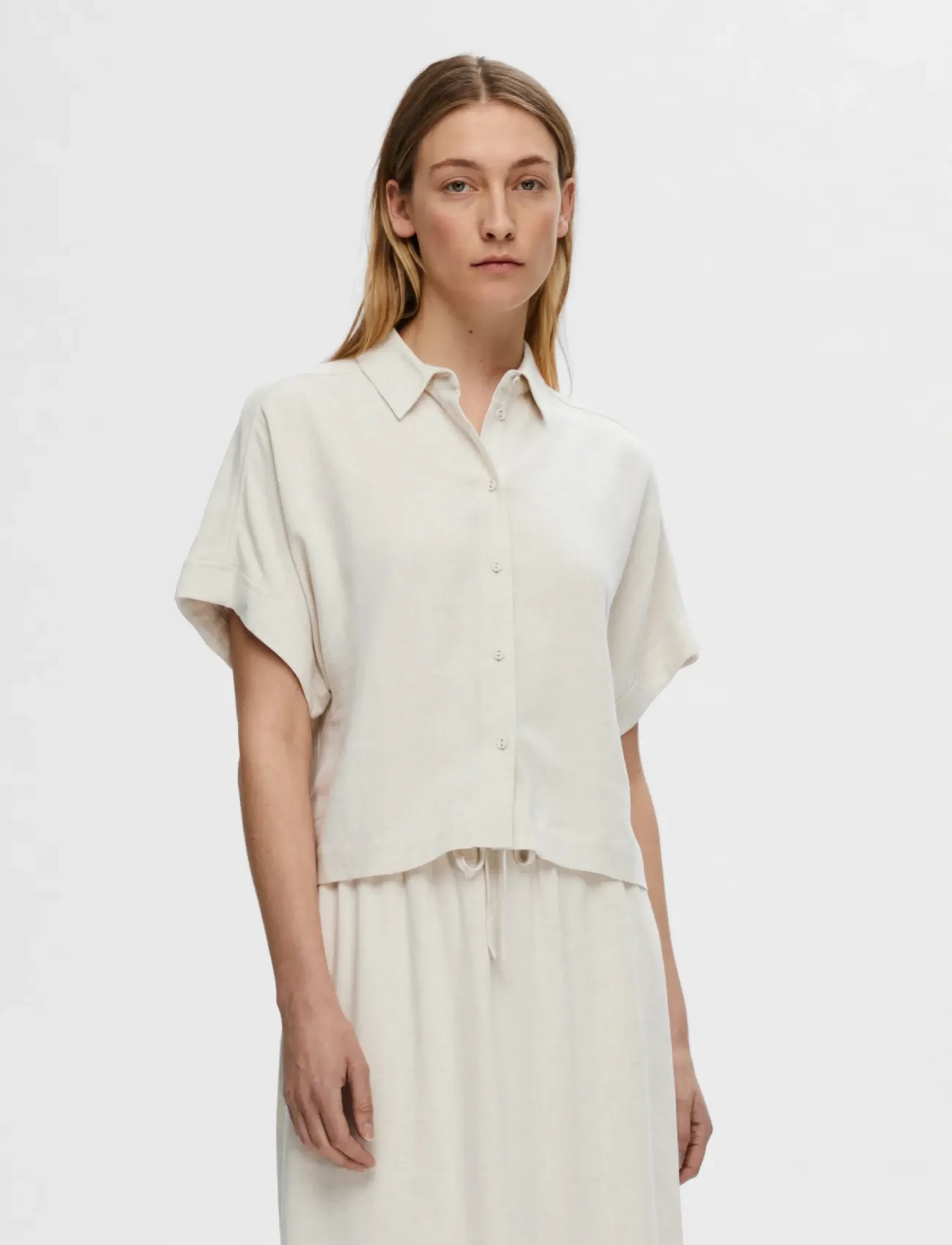 Selected SLWVIVA SS CROPPED SUN SHIRT NOOS - Shirts - SANDSHELL / beige