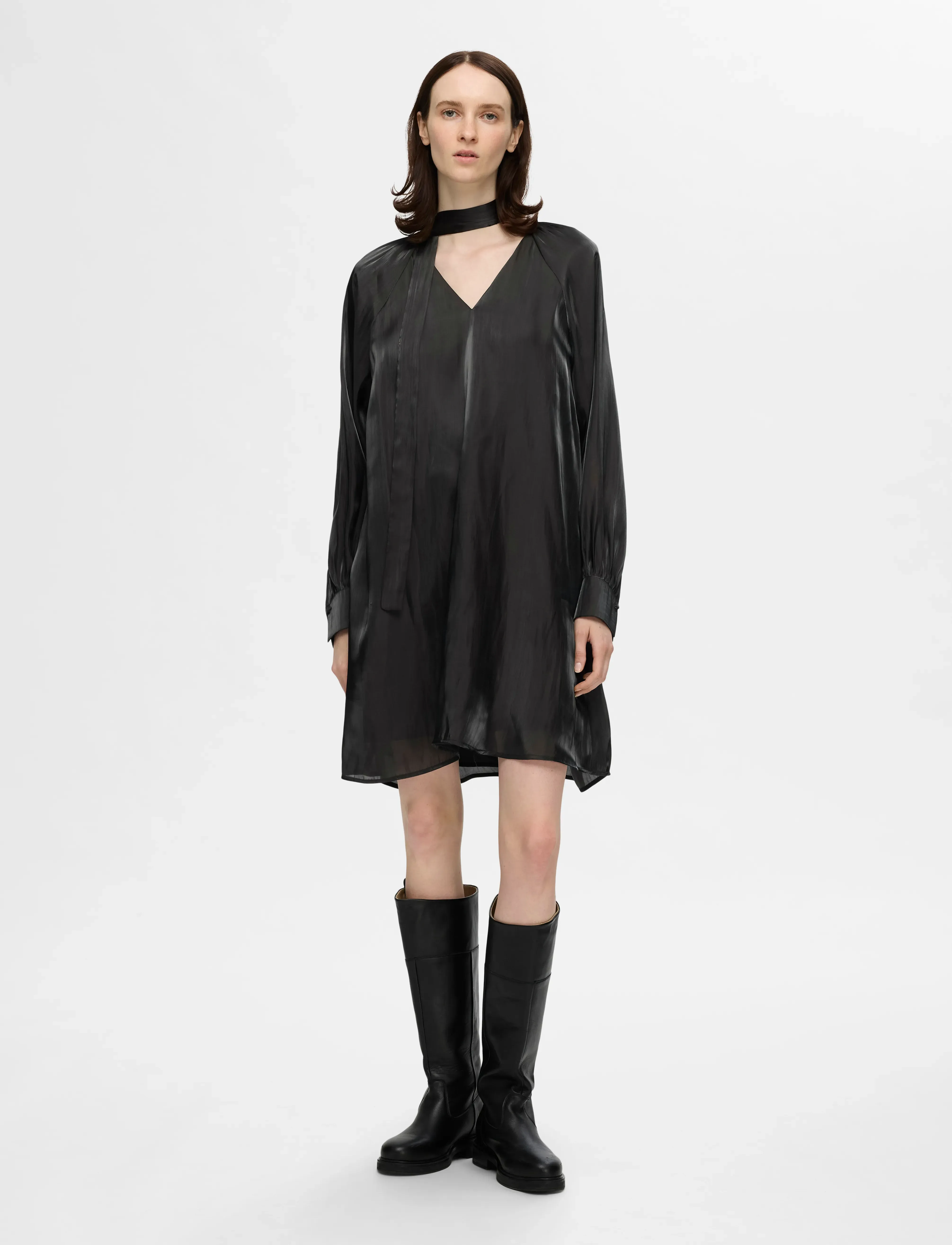 Selected - SLFARINA LS SHORT V-NECK DRESS B - kurze kleider - black - 3