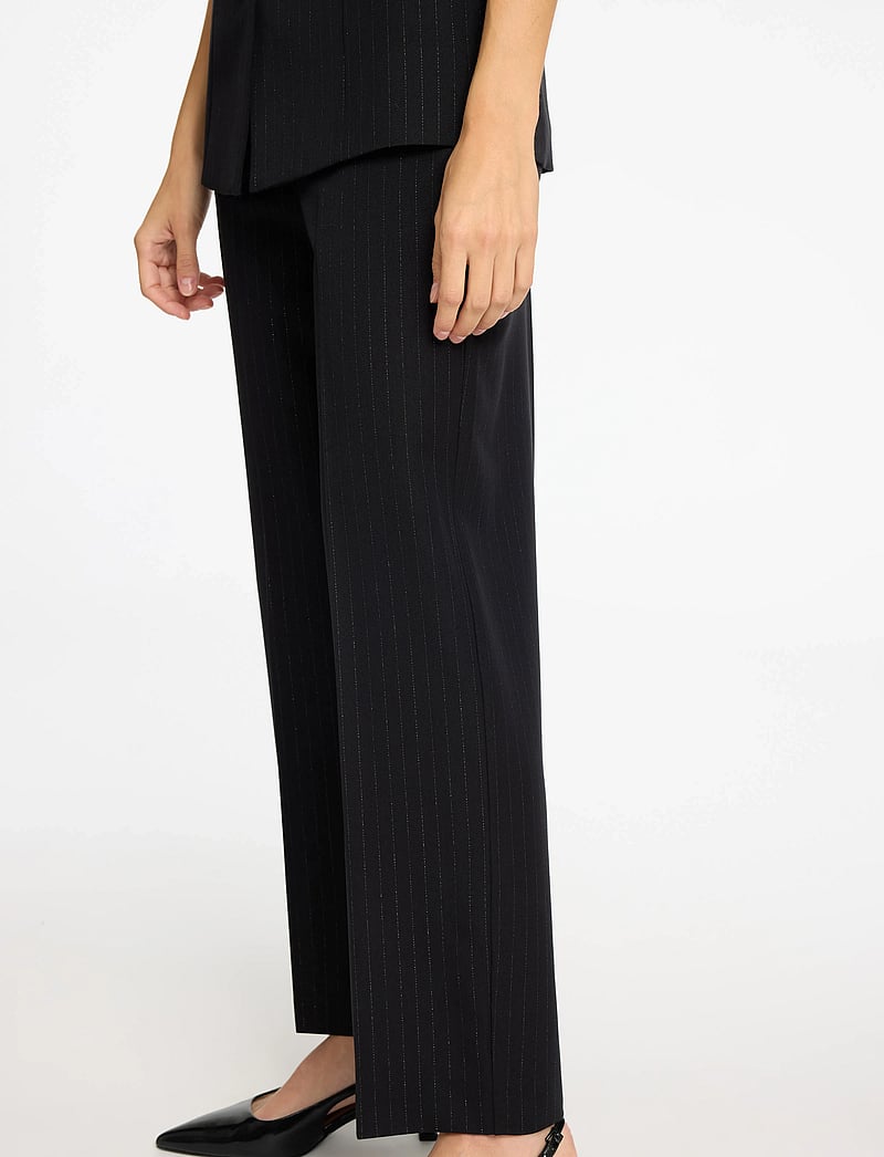 Selected - SLFELI-RITA MW WIDE PANT - hosen mit weitem bein - black - 5