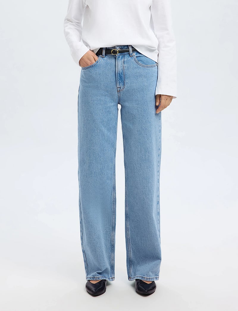 Selected - SLFALICE HW WIDE LONG LIG BLU JEANS NOOS - hosen mit weitem bein - light blue denim - 0