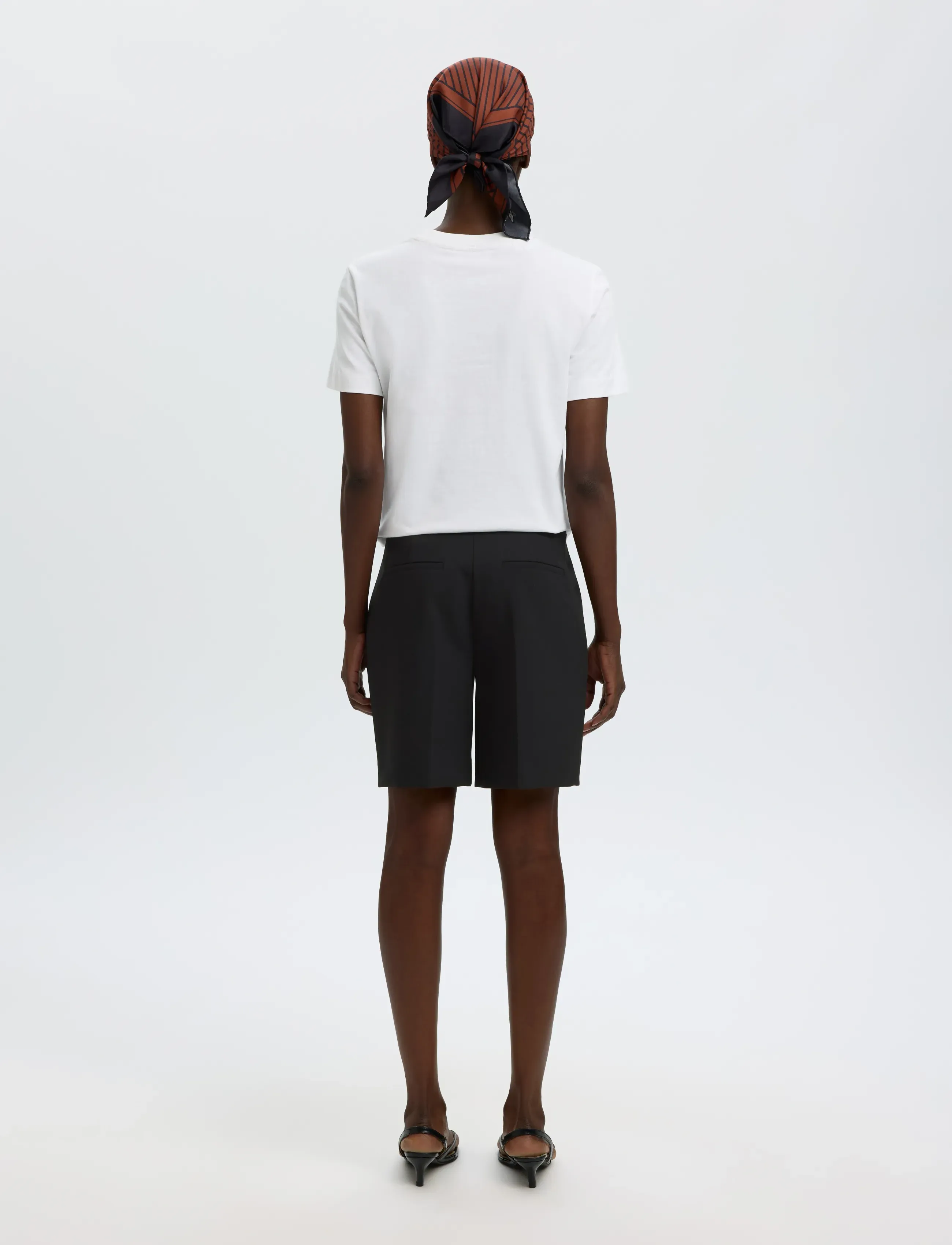 Selected - SLWRITA HW SHORTS FD - chino shorts - black - 2