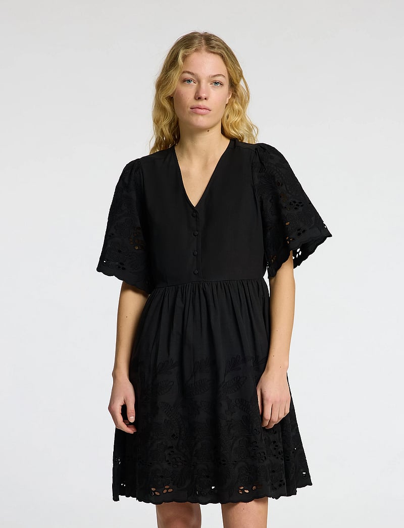 Selected - SLFDAHLIA SS SHORT BRODERI DRESS NOOS - konfirmation - black - 0