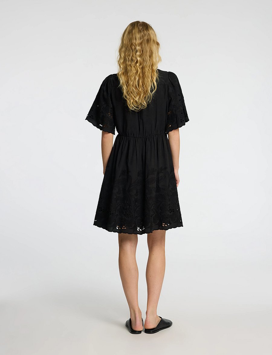 Selected - SLFDAHLIA SS SHORT BRODERI DRESS NOOS - confirmation - black - 2