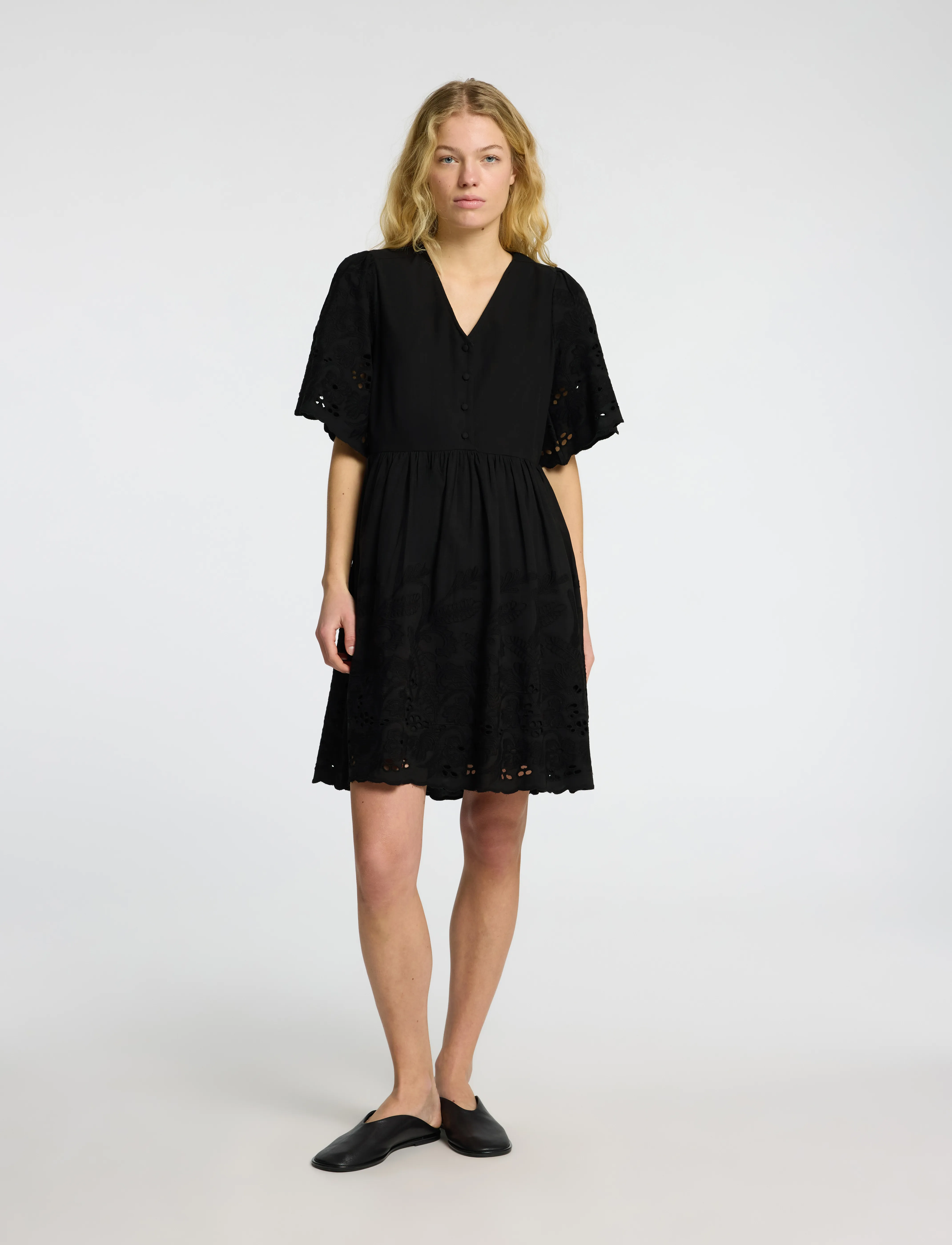 Selected - SLFDAHLIA SS SHORT BRODERI DRESS NOOS - confirmation - black - 3