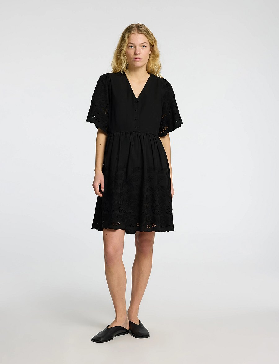 Selected - SLFDAHLIA SS SHORT BRODERI DRESS NOOS - confirmation - black - 3