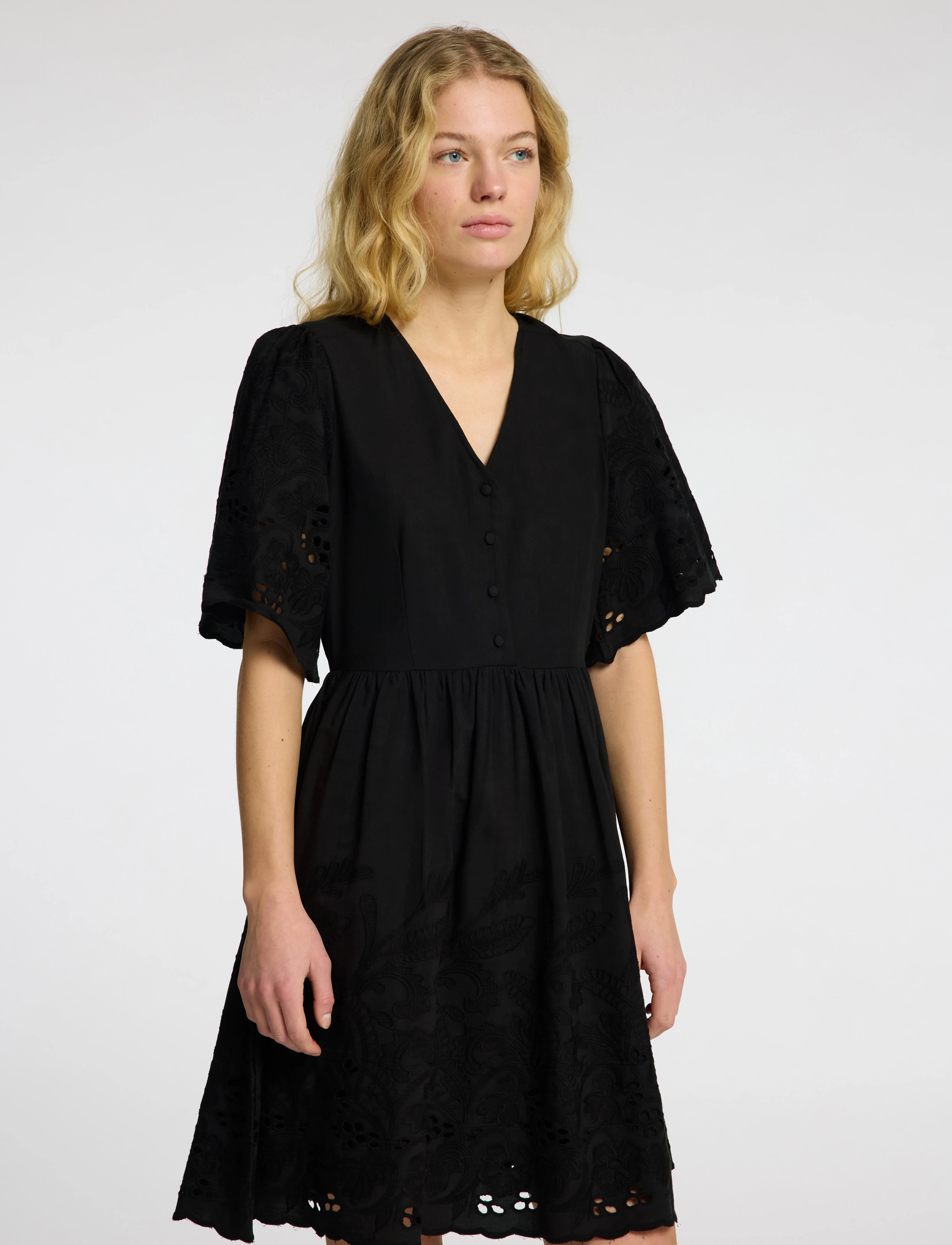 Selected - SLFDAHLIA SS SHORT BRODERI DRESS NOOS - confirmation - black - 5