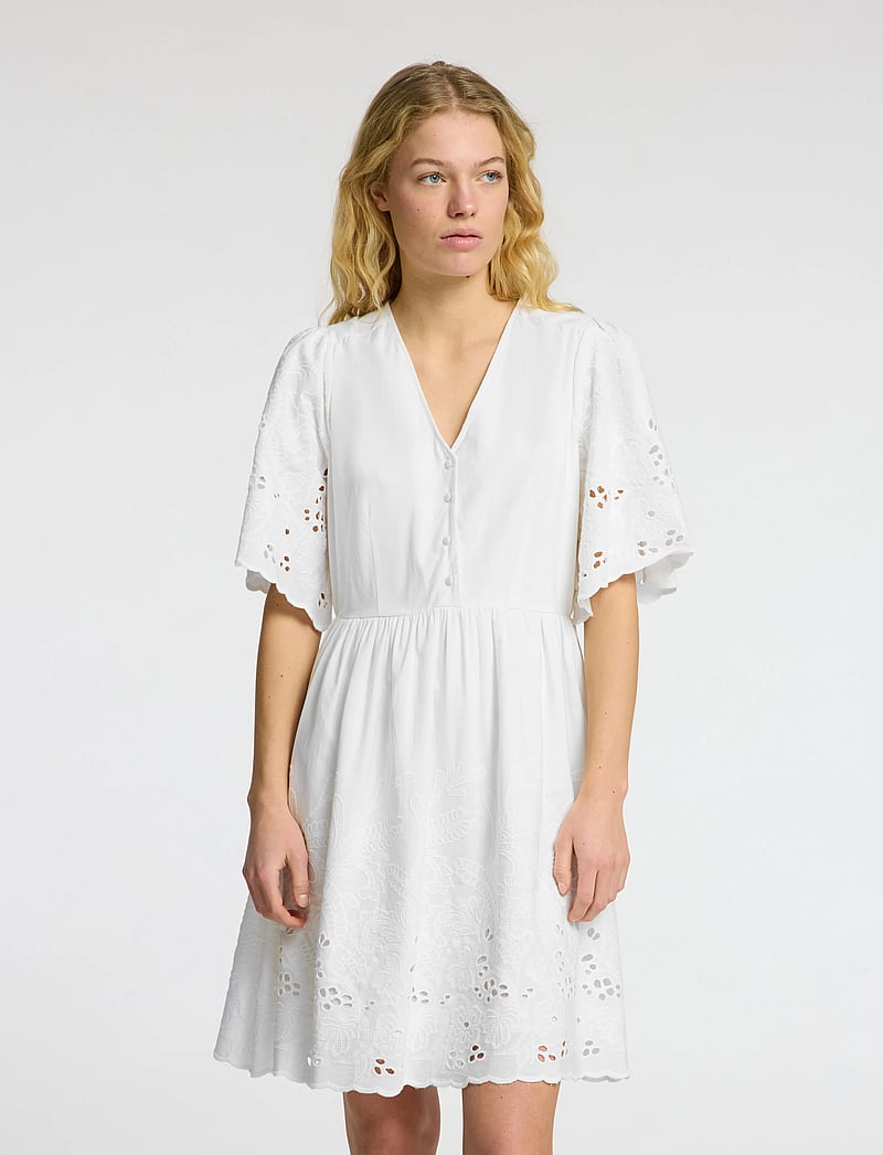 Selected - SLFDAHLIA SS SHORT BRODERI DRESS NOOS - konfirmationstøj - bright white - 0