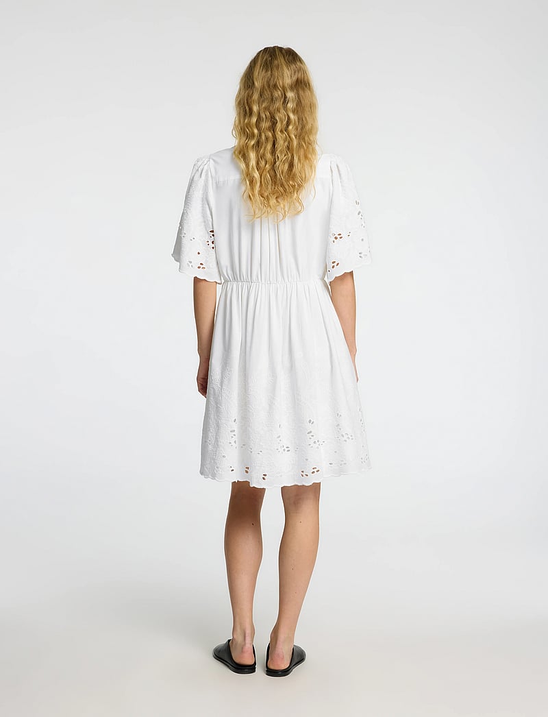 Selected - SLFDAHLIA SS SHORT BRODERI DRESS NOOS - konfirmationstøj - bright white - 2