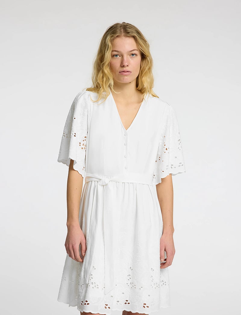 Selected - SLFDAHLIA SS SHORT BRODERI DRESS NOOS - konfirmationstøj - bright white - 3