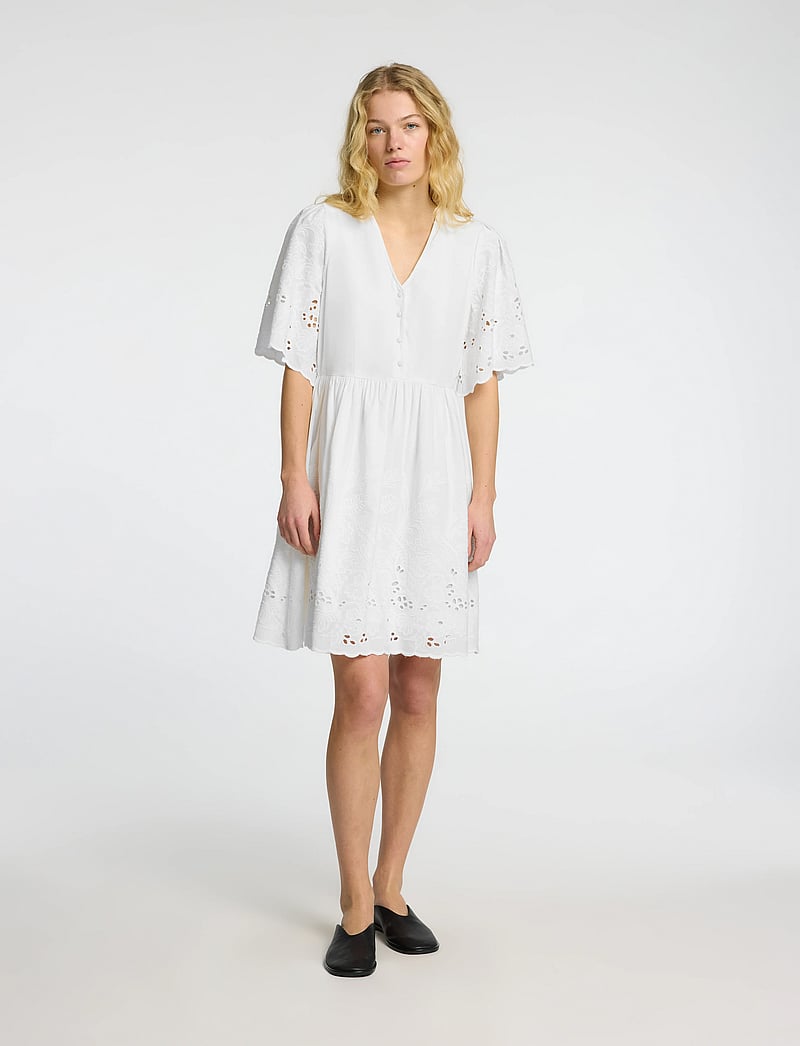 Selected - SLFDAHLIA SS SHORT BRODERI DRESS NOOS - konfirmationstøj - bright white - 5