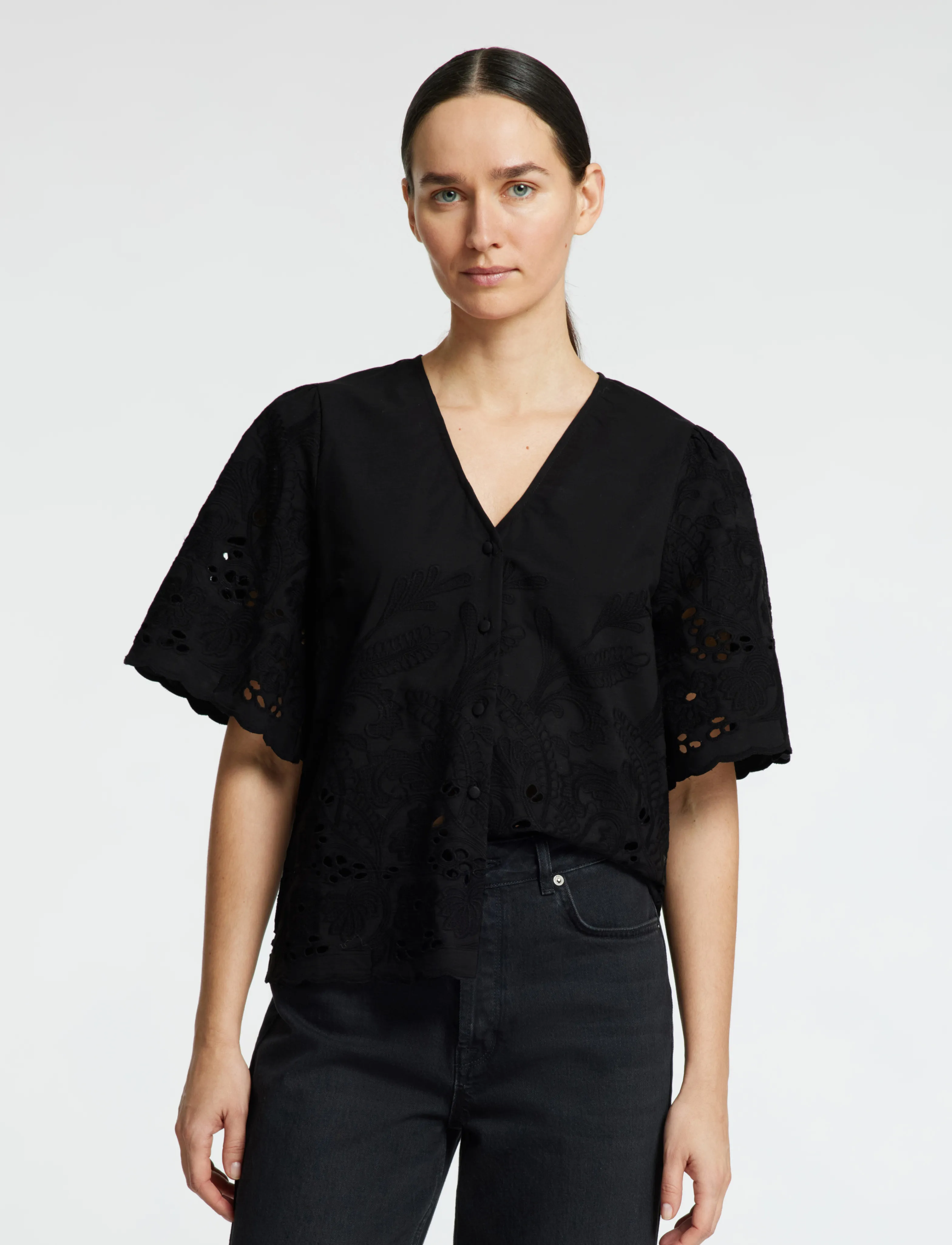 Selected SLFDAHLIA SS BRODERI SHIRT NOOS - Hemden - BLACK / black