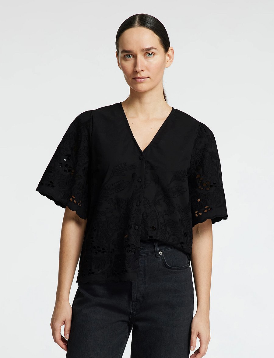 Selected - SLFDAHLIA SS BRODERI SHIRT NOOS - chemises à manches courtes - black - 0
