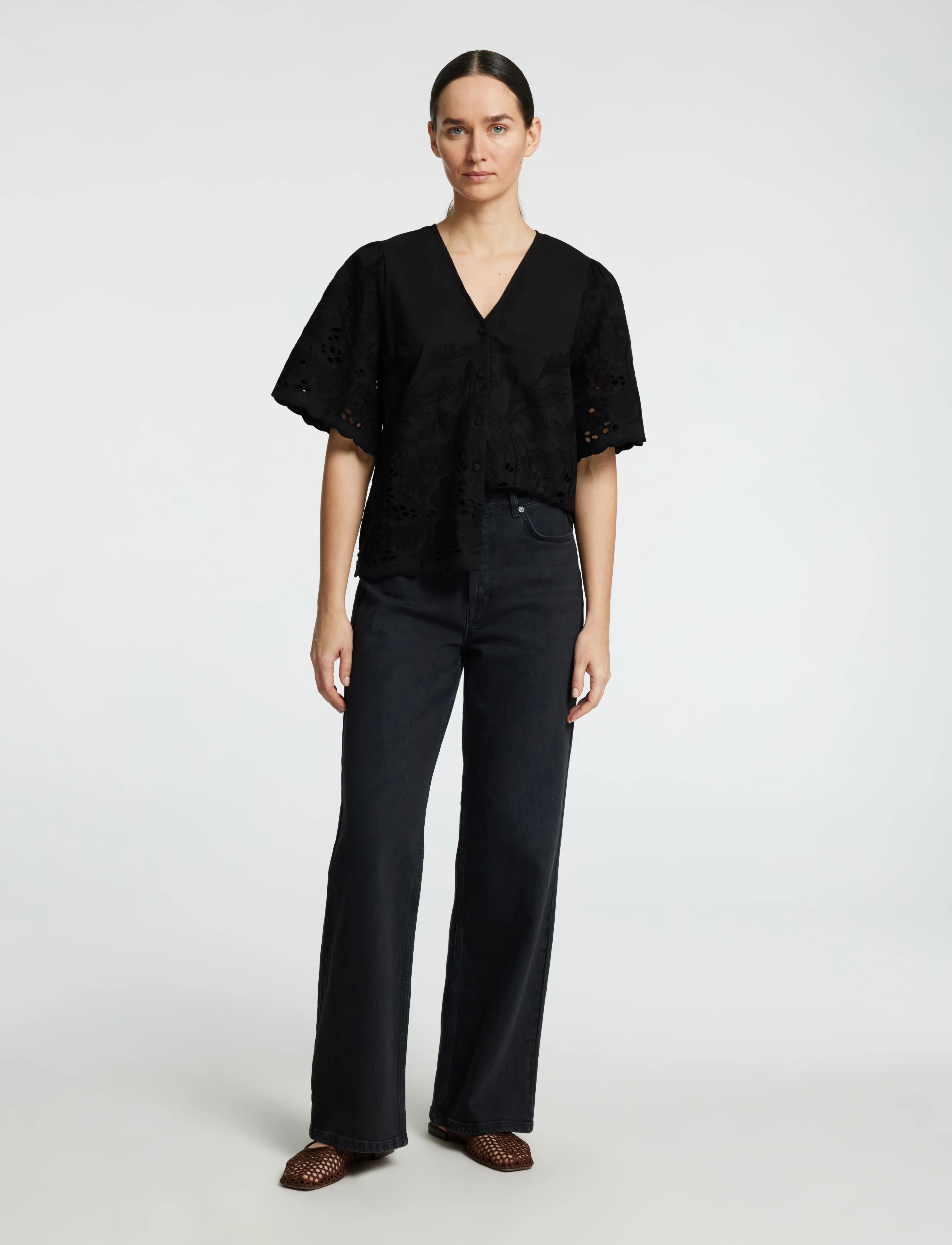 Selected - SLFDAHLIA SS BRODERI SHIRT NOOS - chemises à manches courtes - black - 3
