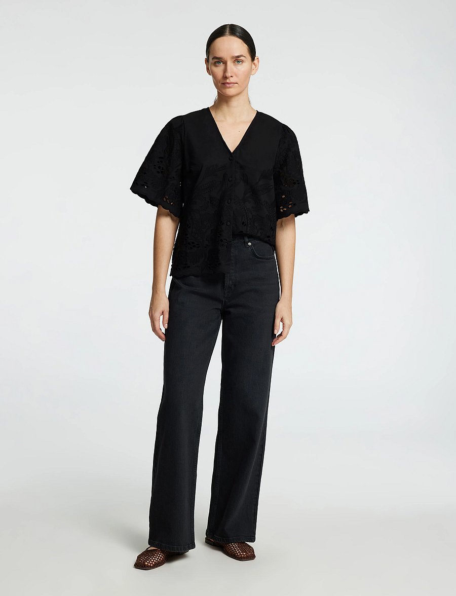 Selected - SLFDAHLIA SS BRODERI SHIRT NOOS - chemises à manches courtes - black - 3