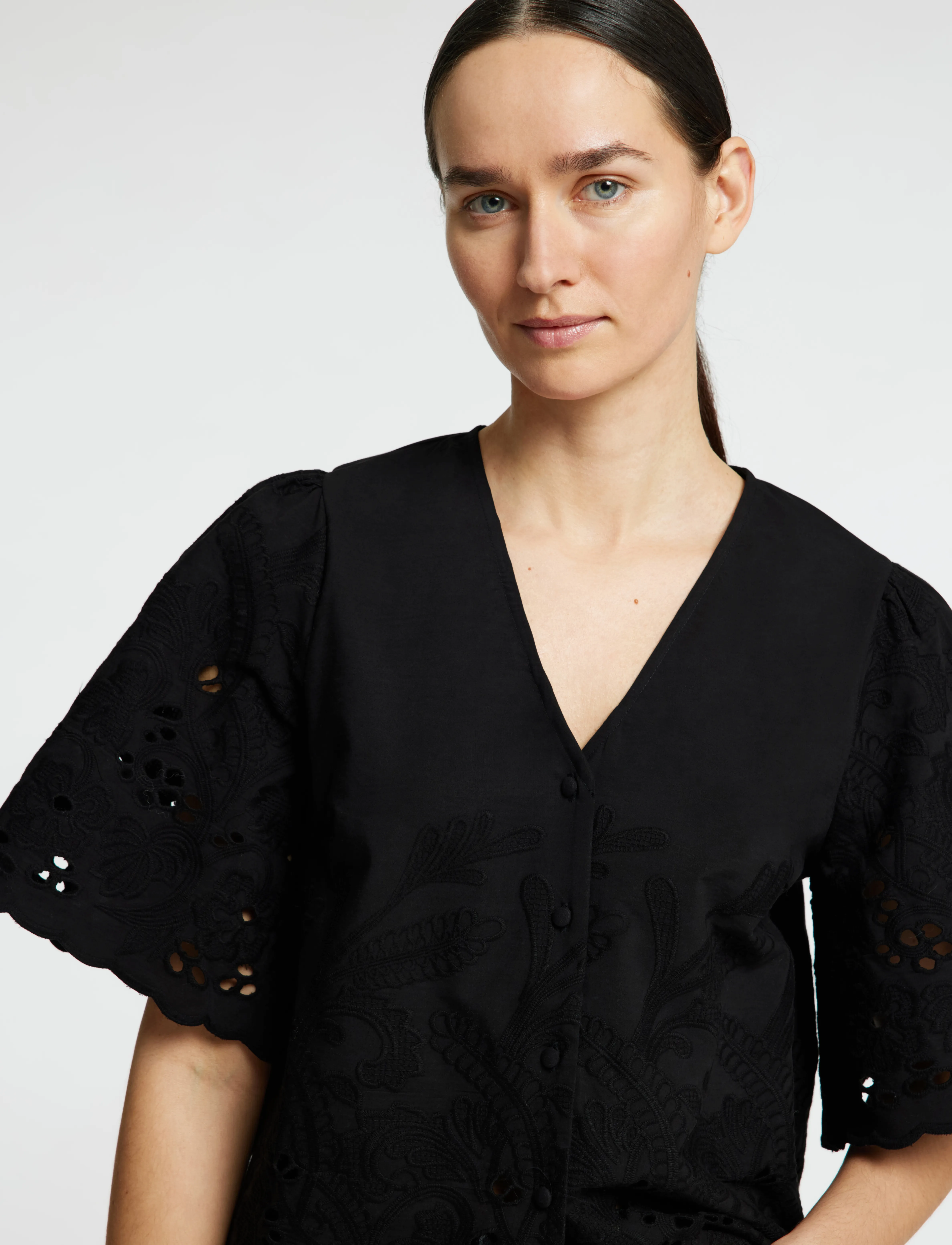 Selected - SLFDAHLIA SS BRODERI SHIRT NOOS - chemises à manches courtes - black - 5