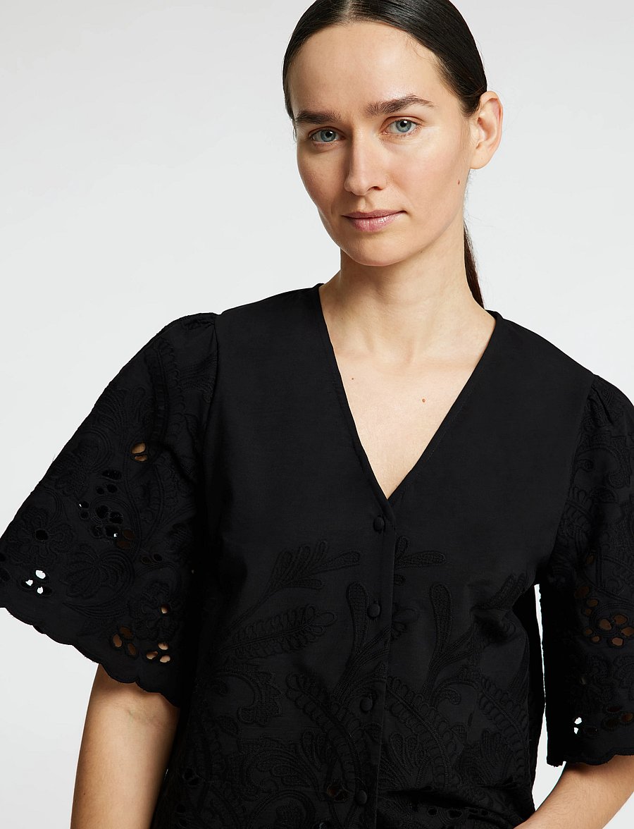 Selected - SLFDAHLIA SS BRODERI SHIRT NOOS - chemises à manches courtes - black - 5