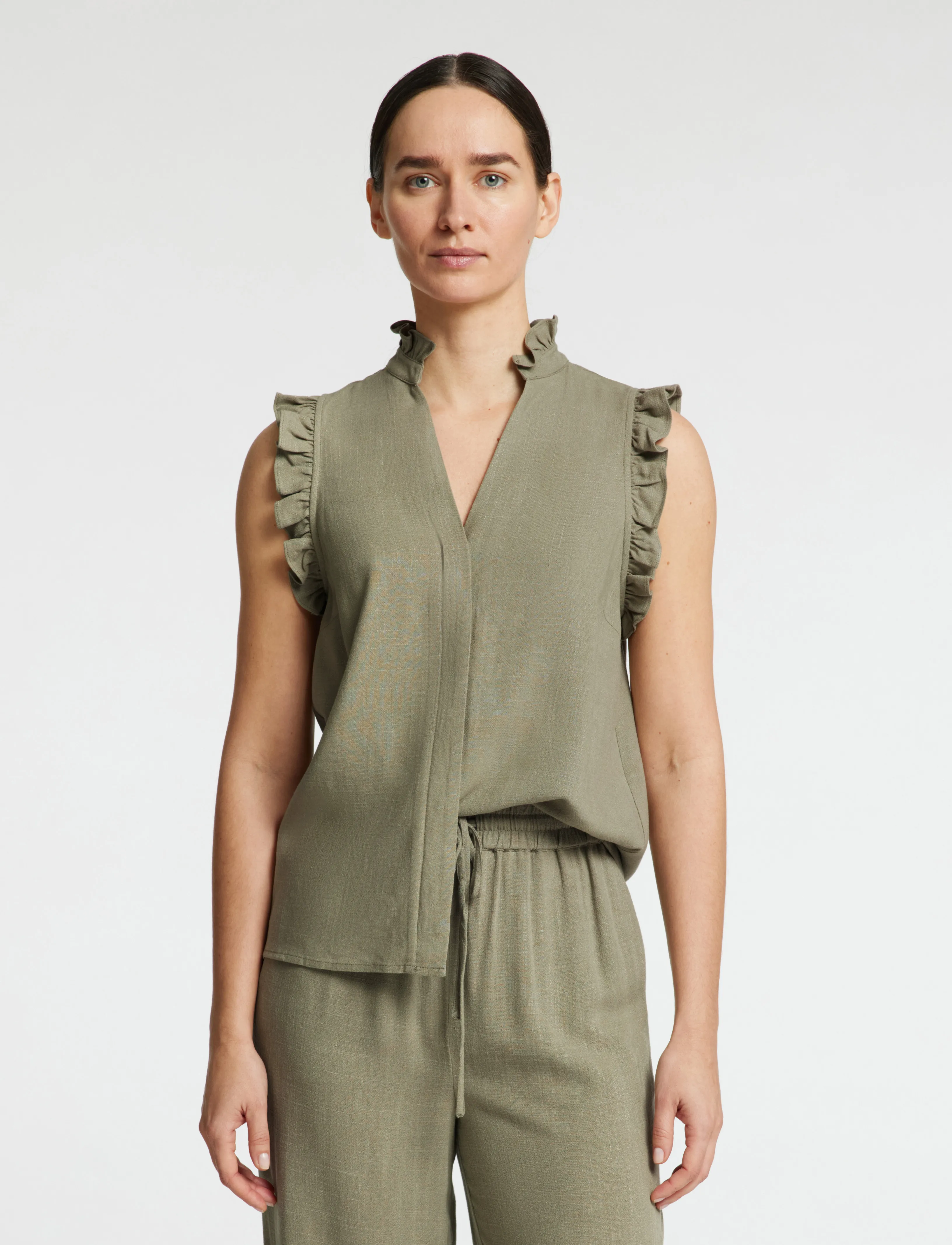 Selected SLFVIVA SL SUN RUFFLE TOP NOOS - T-shirts & Tops - VETIVER / green