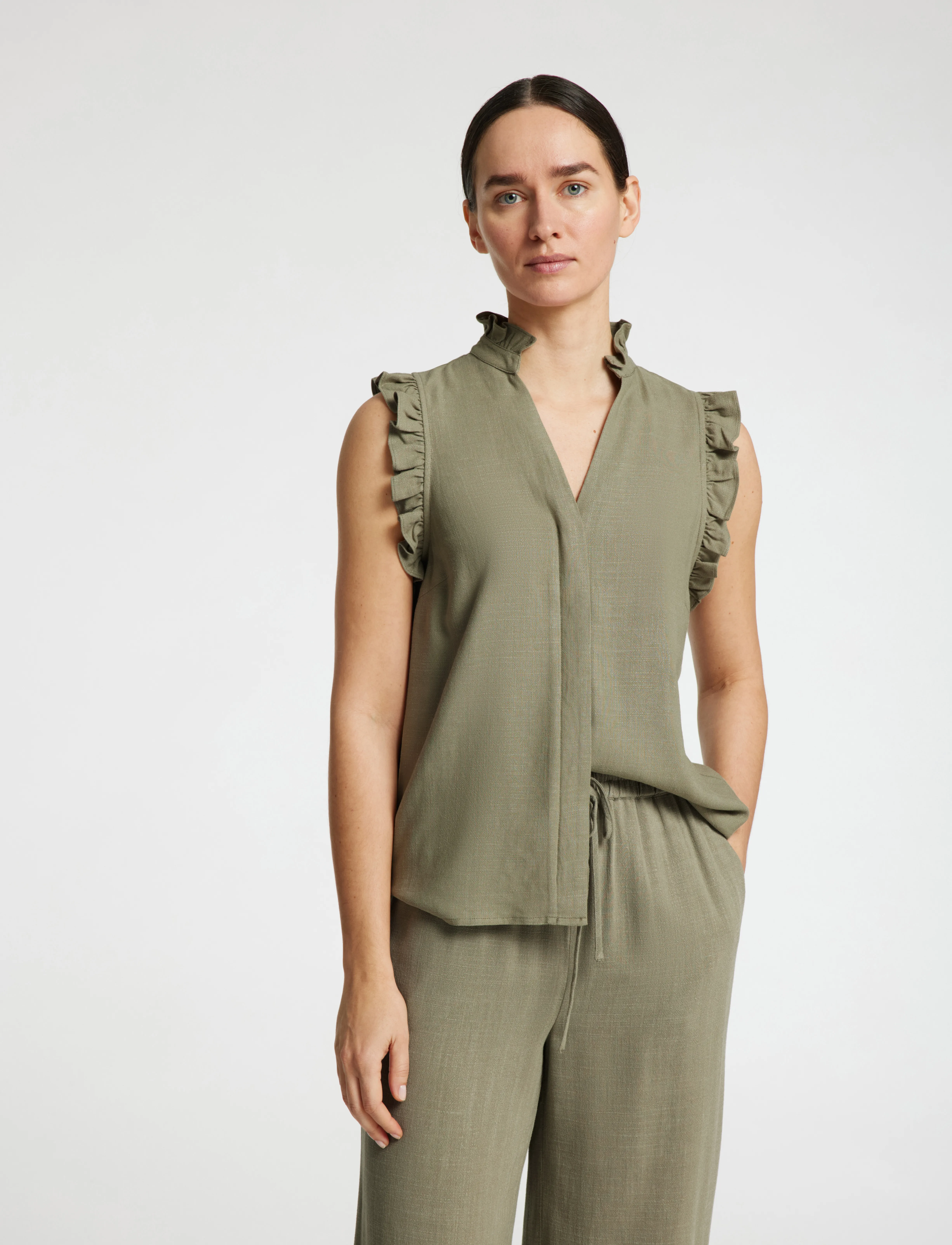 Selected - SLFVIVA SL SUN RUFFLE TOP NOOS - hauts sans manches - vetiver - 4