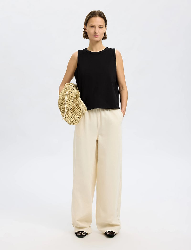 Selected - SLFESSENTIAL SL BOXY TANK TOP NOOS - topid ja varrukateta alussärgid - black - 3