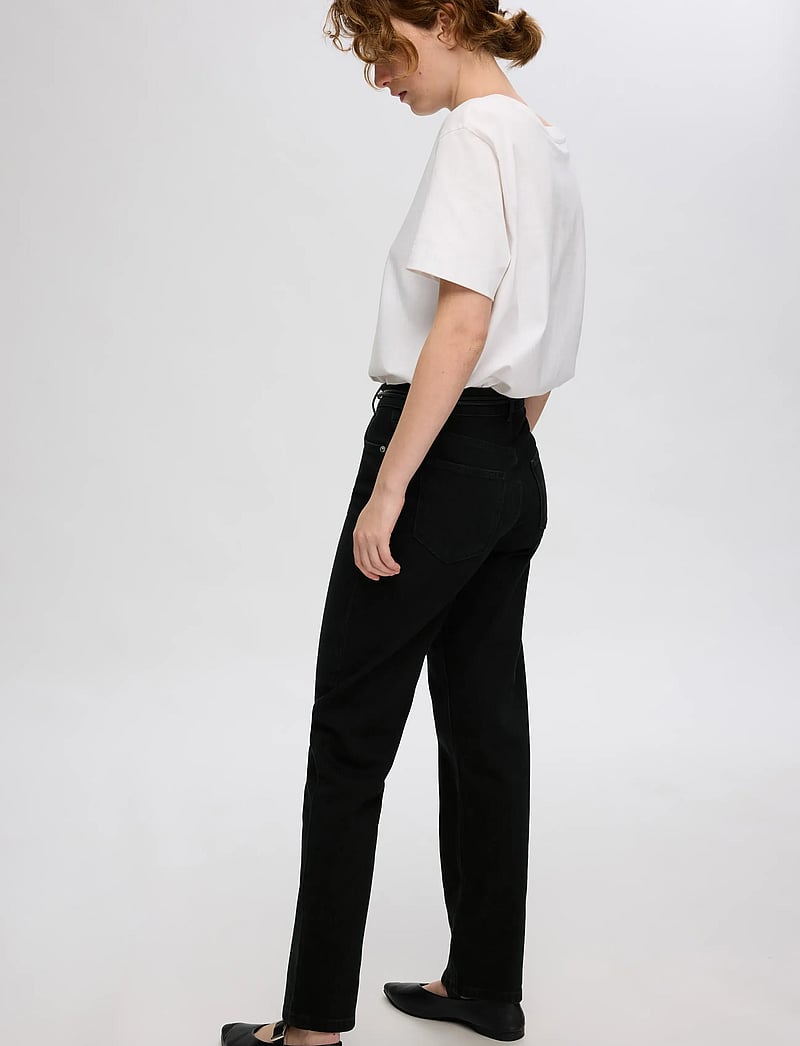 Selected - SLFALICE MW STRAIGHT BLACK JEANS NOOS - raka jeans - black - 5