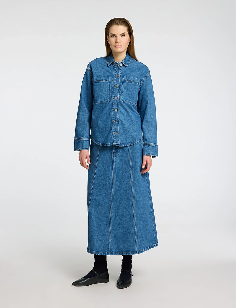 Selected - SLFEVELYN LS SHIRT - teksasärgid - medium blue denim - 0