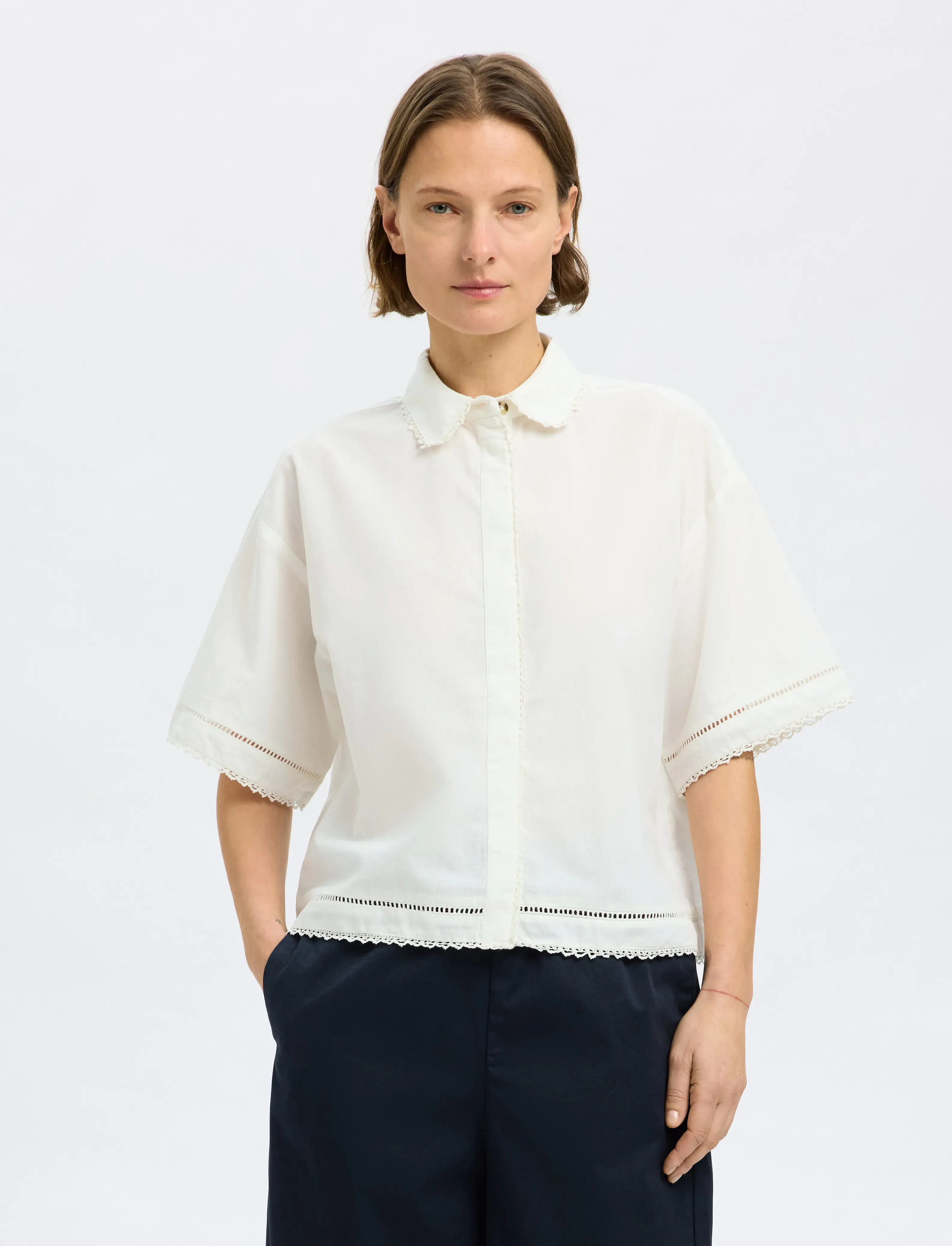 Selected SLFNOVI SS CROCHET DETAIL SHIRT B - Hemden - SNOW WHITE / white