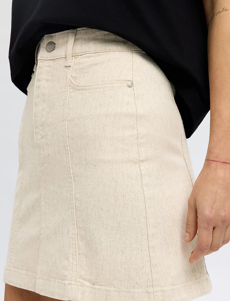 Selected - SLFUNA HW SHORT DENIM SKIRT - teksaseelikud - egret - 4