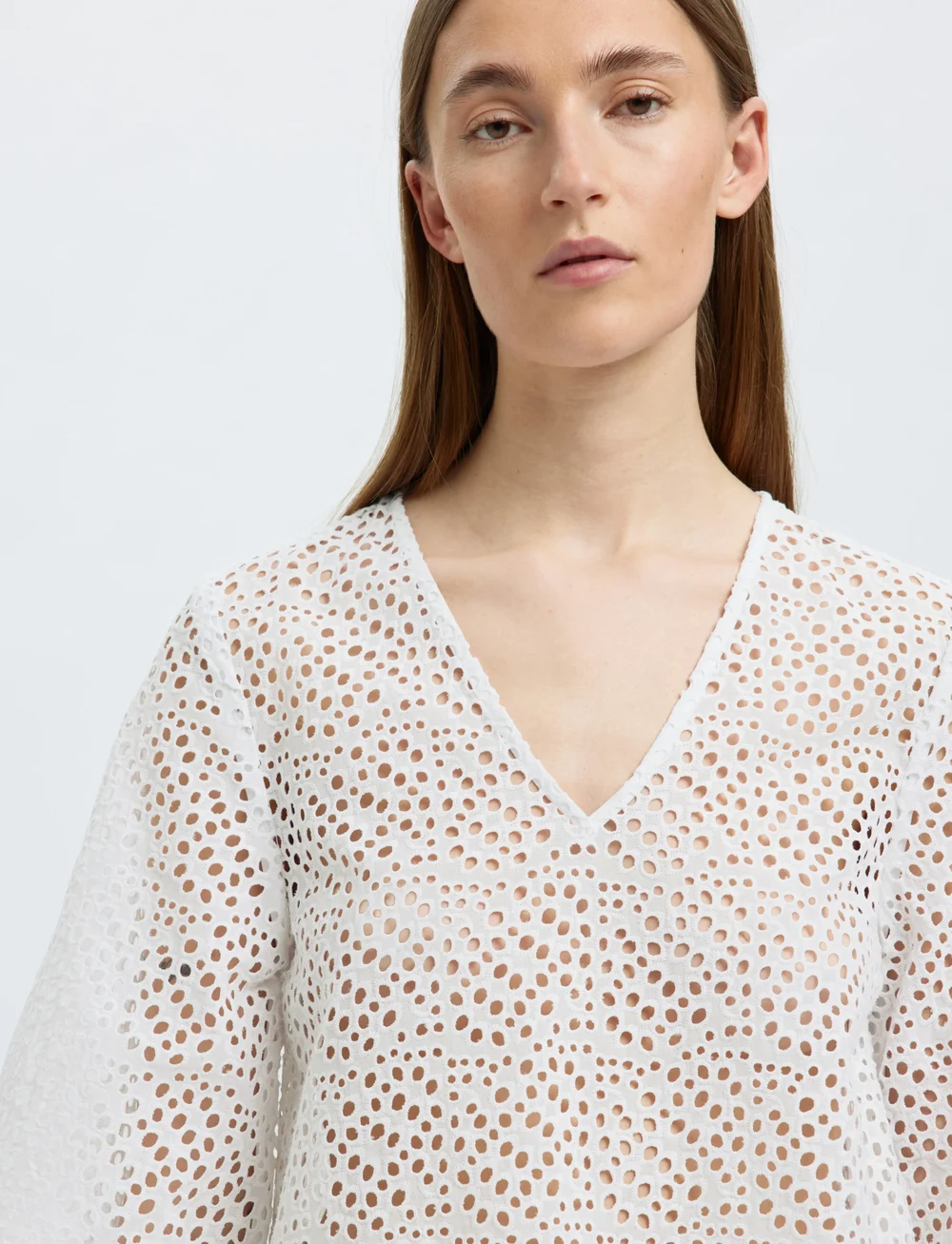 Selected - SLFLAERKE 3/4 CROPPED BRODERI ANG TOP B - kortärmade blusar - bright white - 4