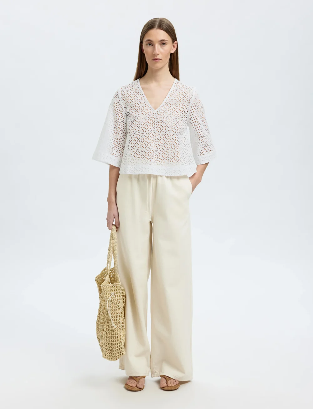 Selected - SLFLAERKE 3/4 CROPPED BRODERI ANG TOP B - kortärmade blusar - bright white - 5