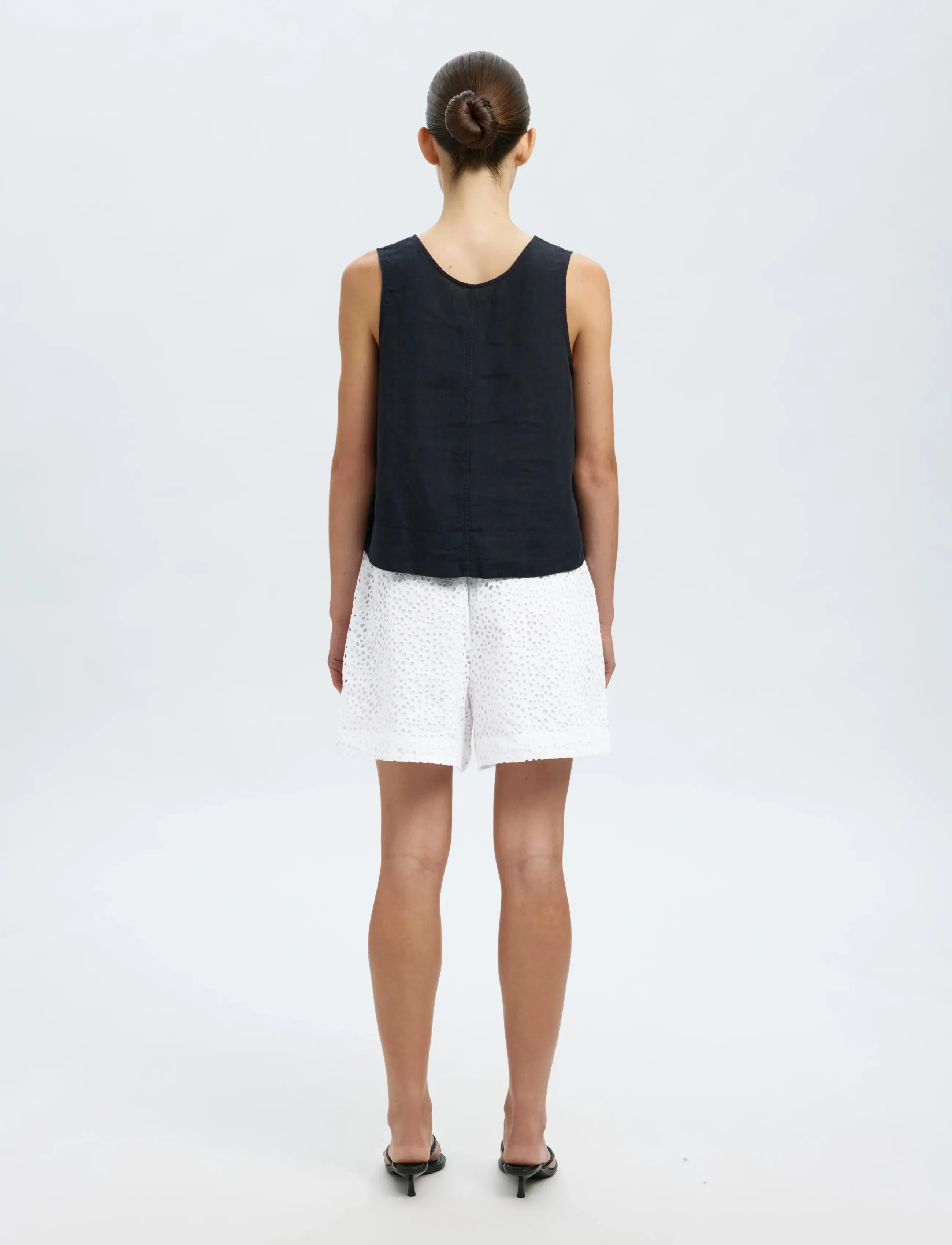 Selected - SLFLAERKE HW WIDE BRODERI ANG SHORTS B - shorts casual - bright white - 3