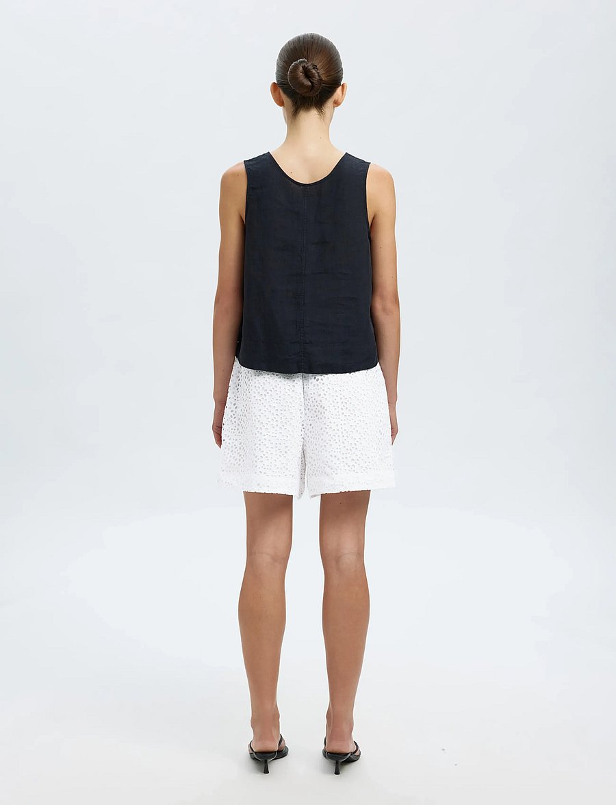 Selected - SLFLAERKE HW WIDE BRODERI ANG SHORTS B - lühikesed vabaajapüksid - bright white - 3