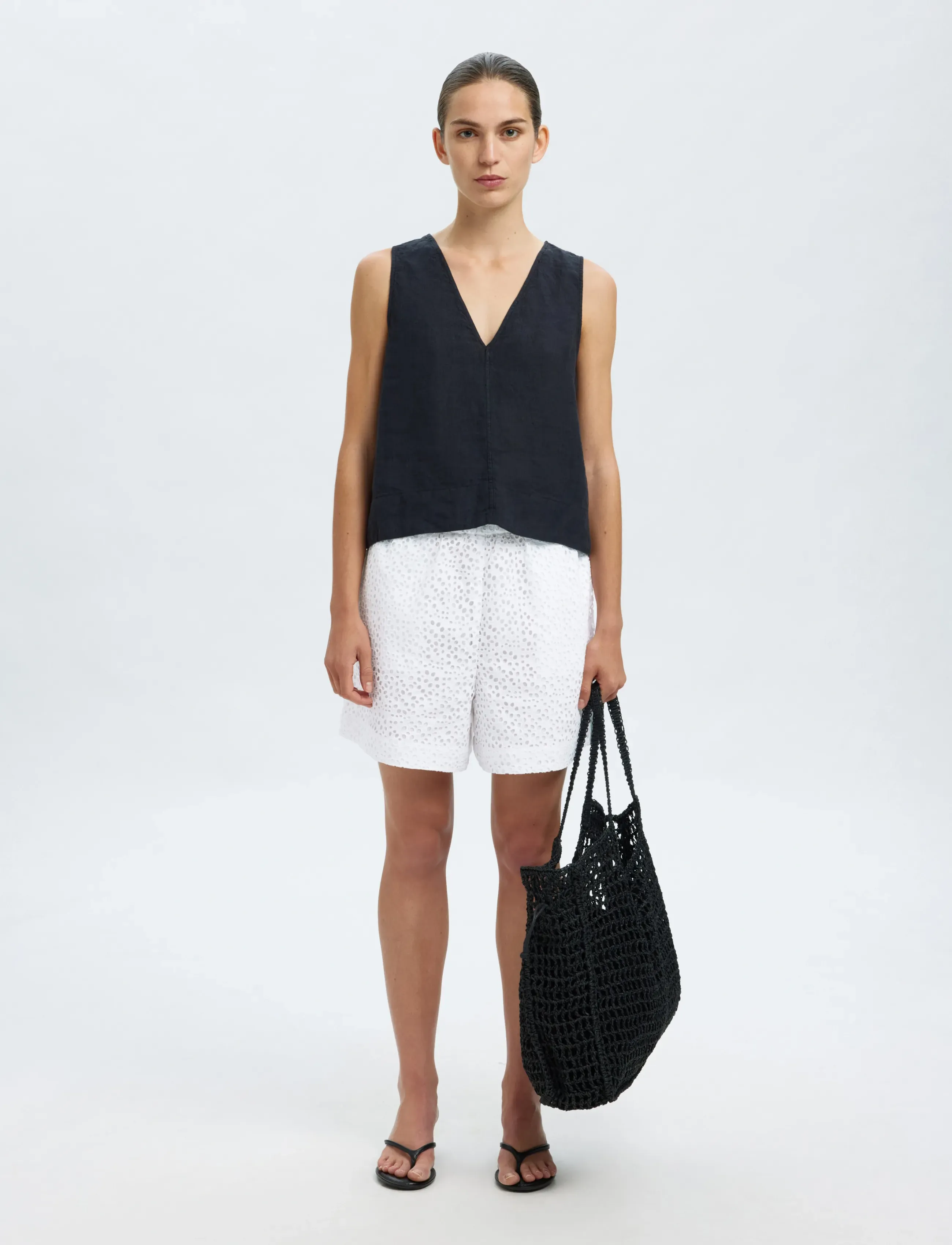 Selected - SLFLAERKE HW WIDE BRODERI ANG SHORTS B - shorts casual - bright white - 4