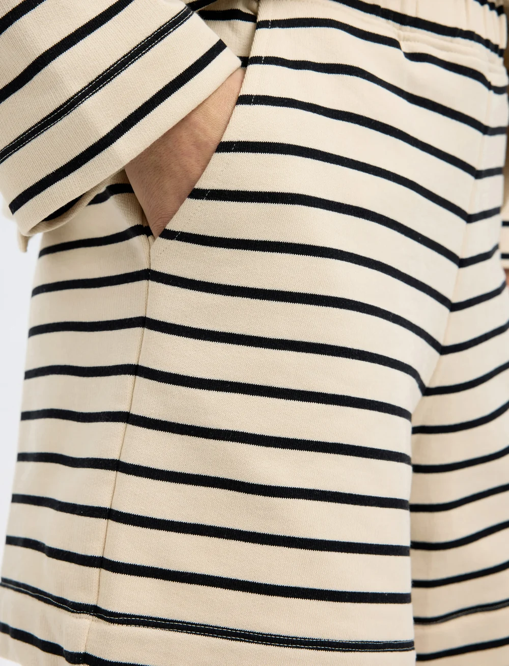 Selected - SLFELISE HW STRIPED SHORTS - treninginiai šortai - black - 3