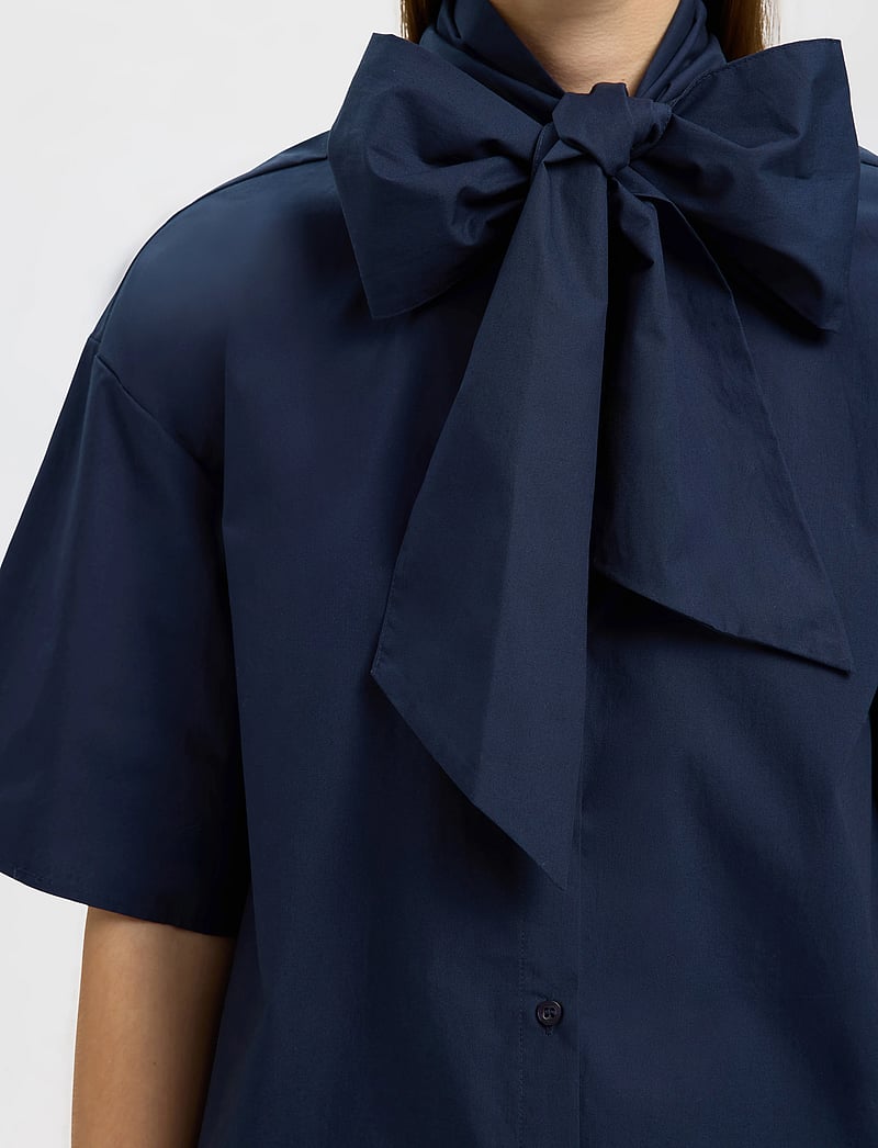 Selected - SLFAYA-JUNO 2/4 BOW SHIRT - kurzärmlige hemden - dark sapphire - 4