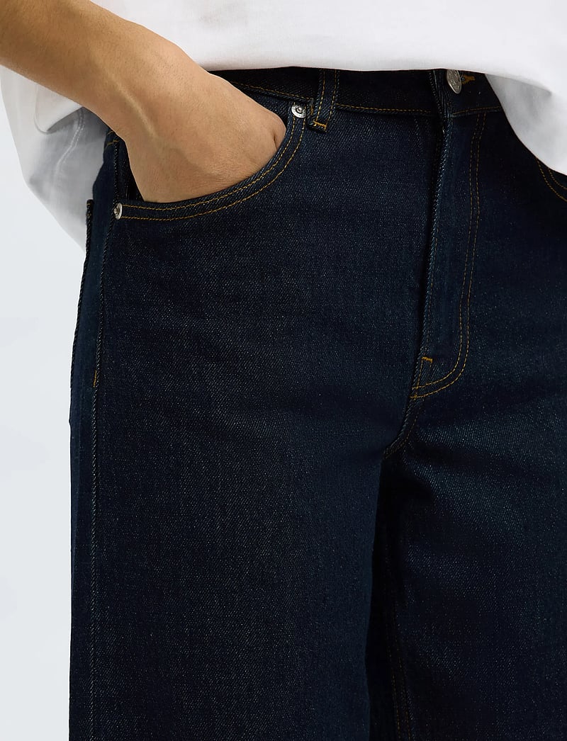 Selected - SLFWIDE BEA-KORI HW JEANS NOOS - hosen mit weitem bein - dark blue denim - 4