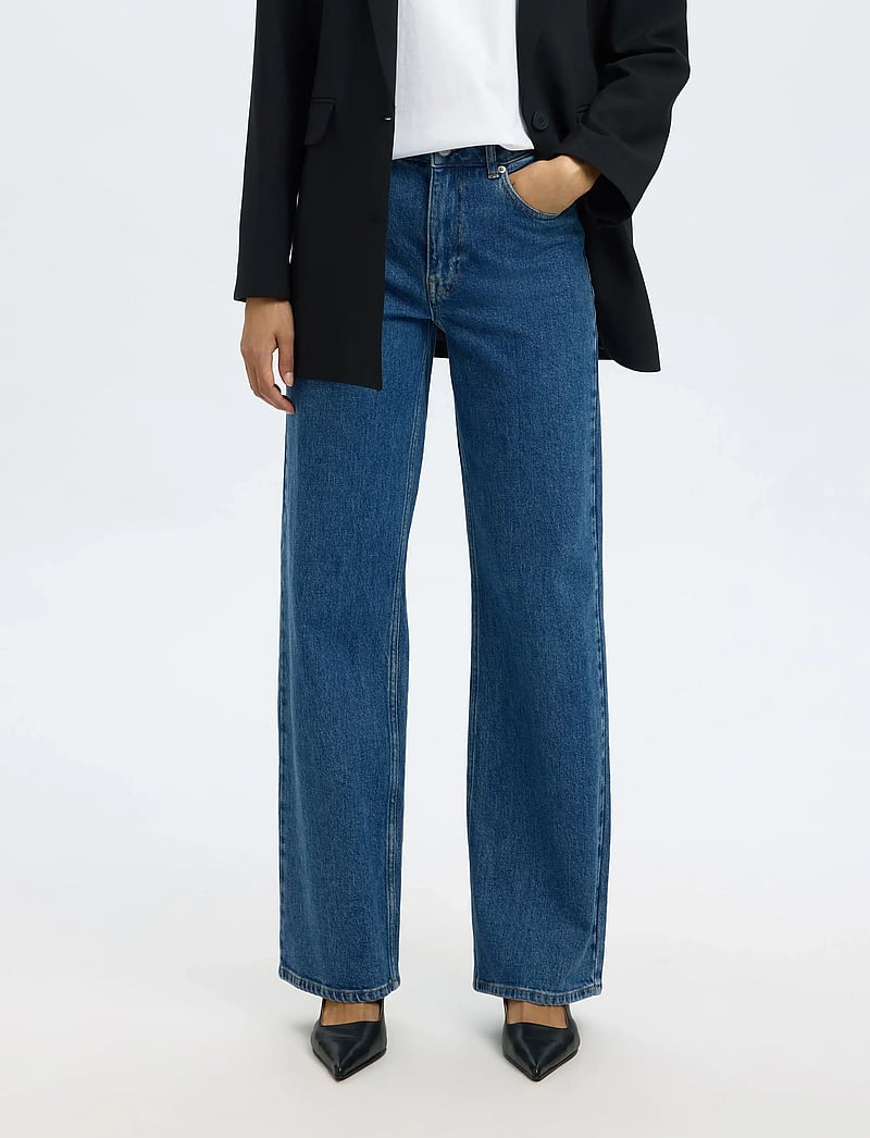 Selected - SLFWIDE BEA-KORI HW JEANS NOOS - hosen mit weitem bein - medium blue denim - 0