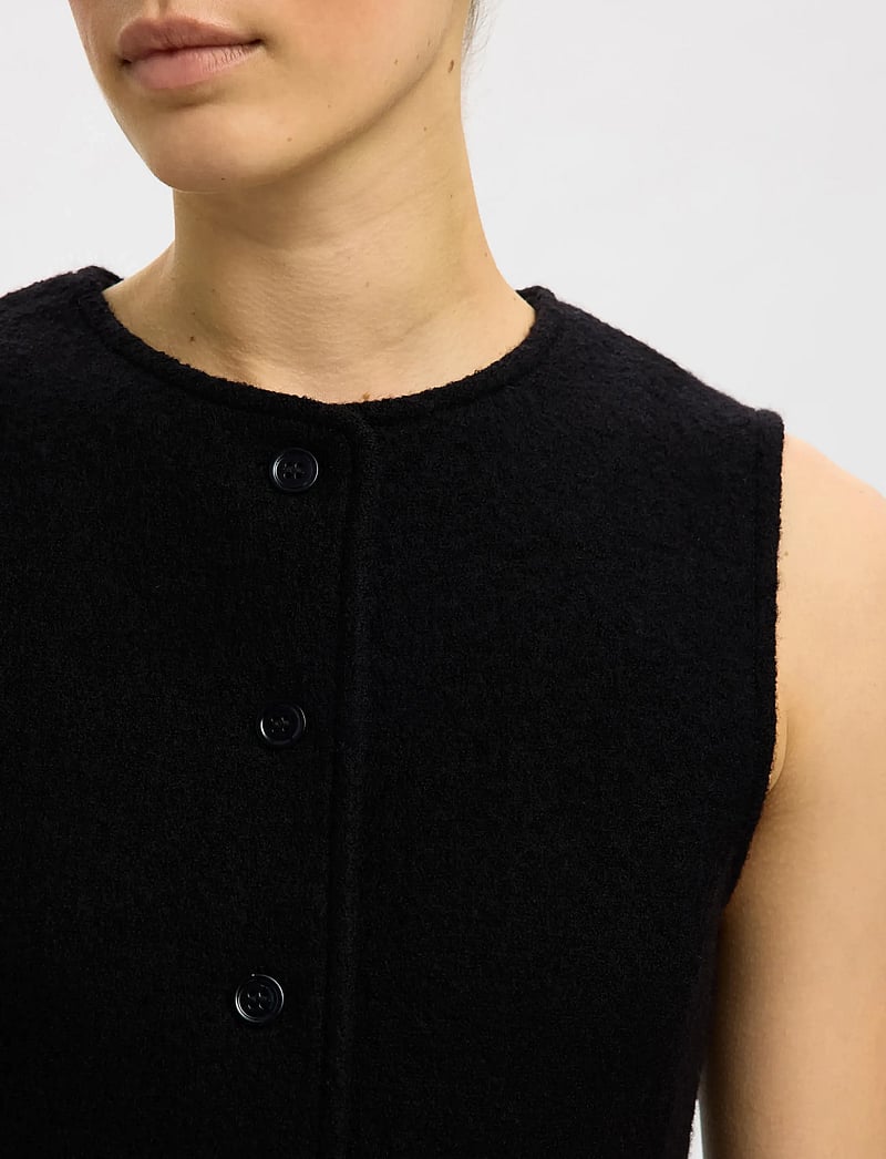 Selected - SLFDARLA KNIT BUTTON VEST - kootud vestid - black - 4
