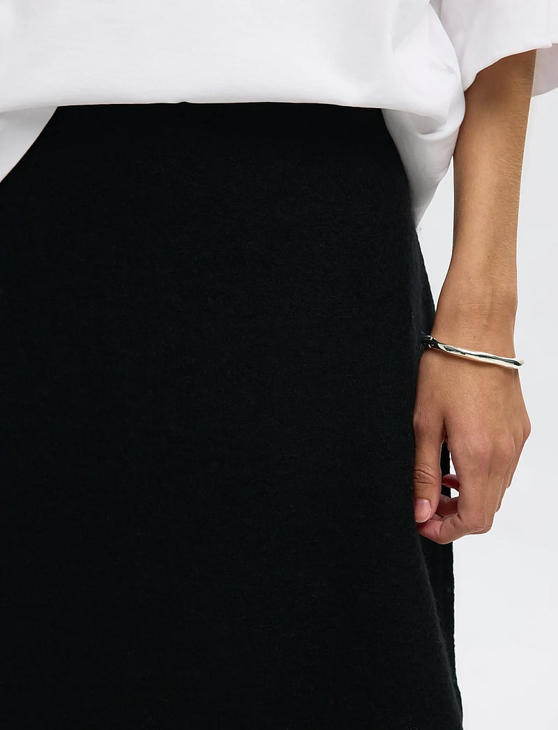 Selected - SLFDARLA HW KNIT SKIRT - stickade kjolar - black - 4