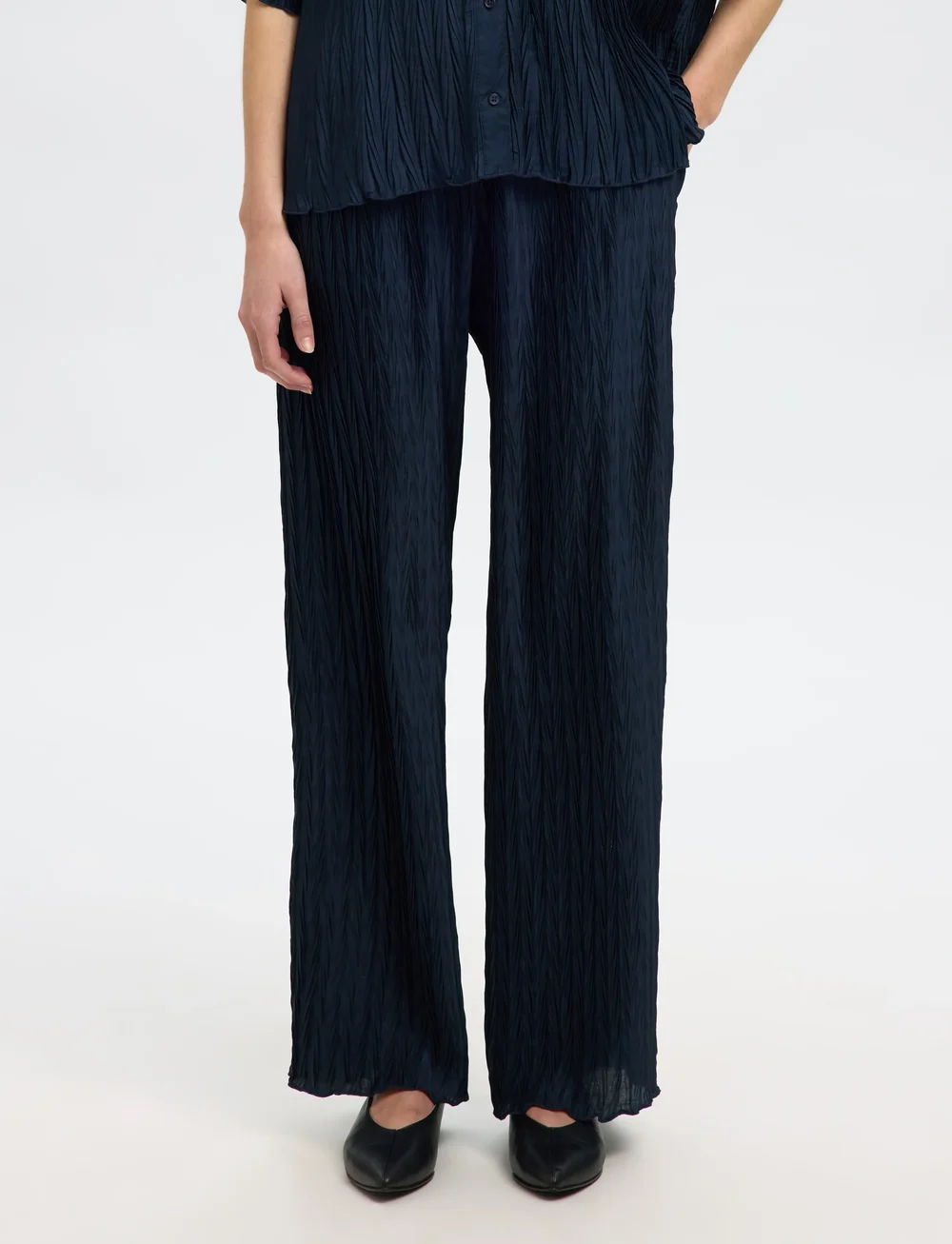 Selected - SLFELMA HW WIDE PLISSE PANT B - vida byxor - dark sapphire - 0