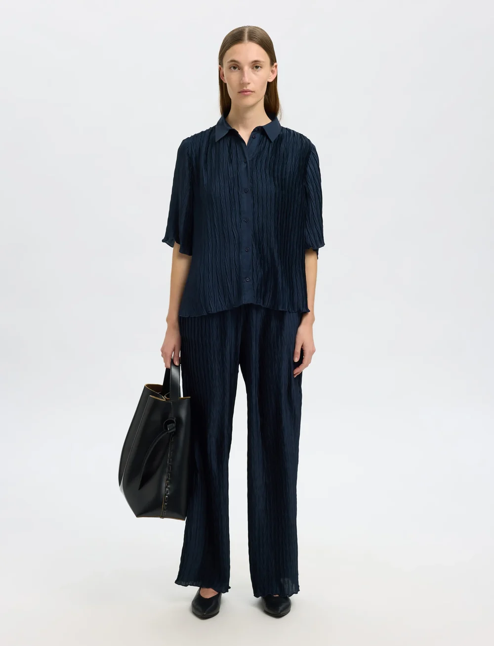 Selected - SLFELMA HW WIDE PLISSE PANT B - vida byxor - dark sapphire - 3