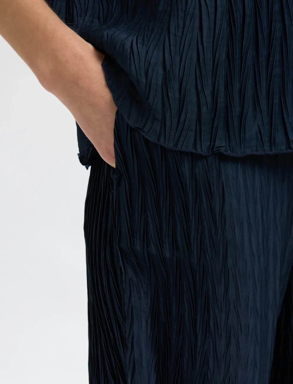 Selected - SLFELMA HW WIDE PLISSE PANT B - vida byxor - dark sapphire - 5